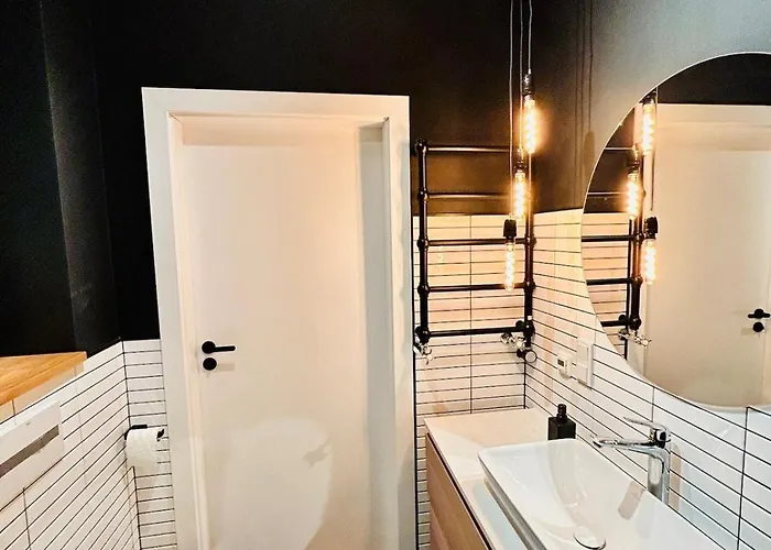 Penthouse In Heart Of דירה *